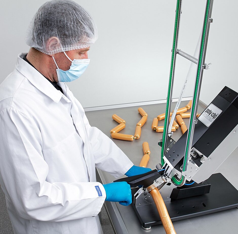 Halbautomatische Clip-Maschine von Poly-Clip Halbautomatische Clip-Maschine von Poly-Clip